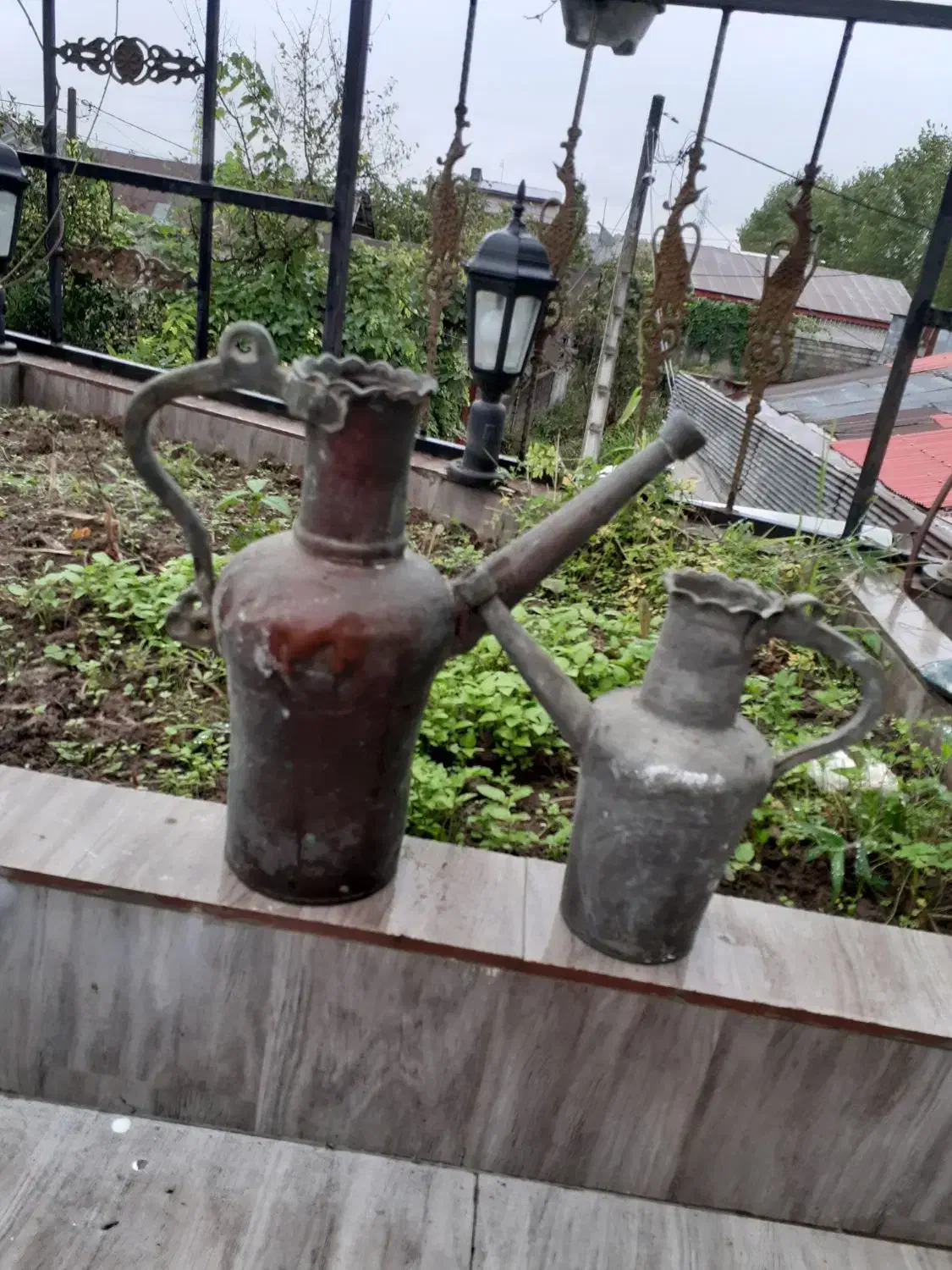 آفتابه مسی|کلکسیون اشیاء عتیقه|لاهیجان, کوی خزر|دیوار