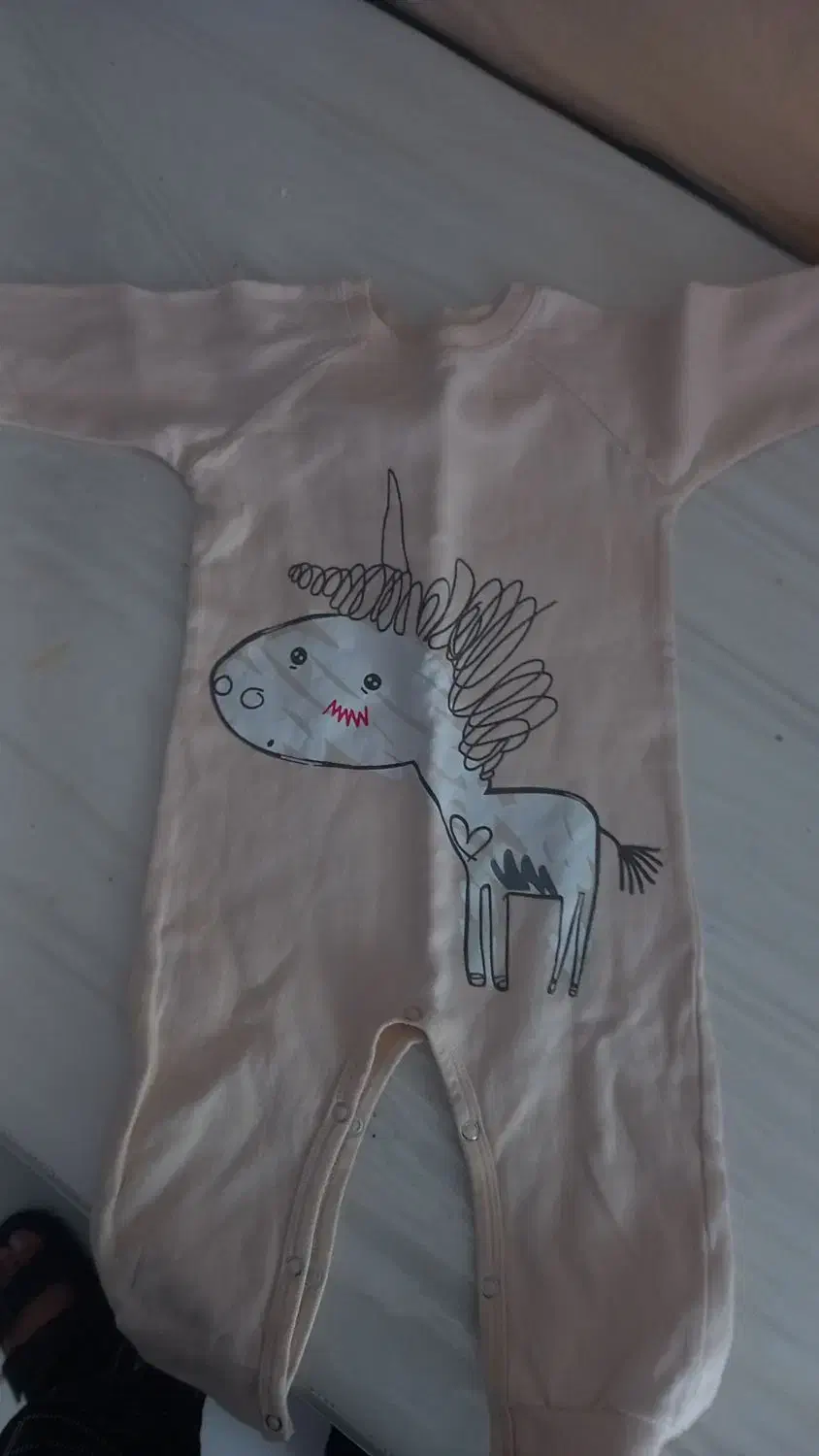 لباس بچگانه|کفش و لباس بچه|ایوان, |دیوار