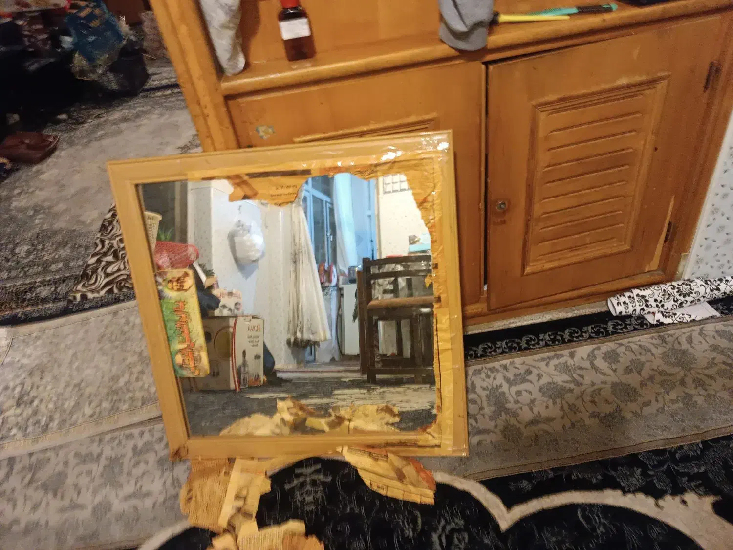 اینه نو|آینه|شهرکرد, |دیوار