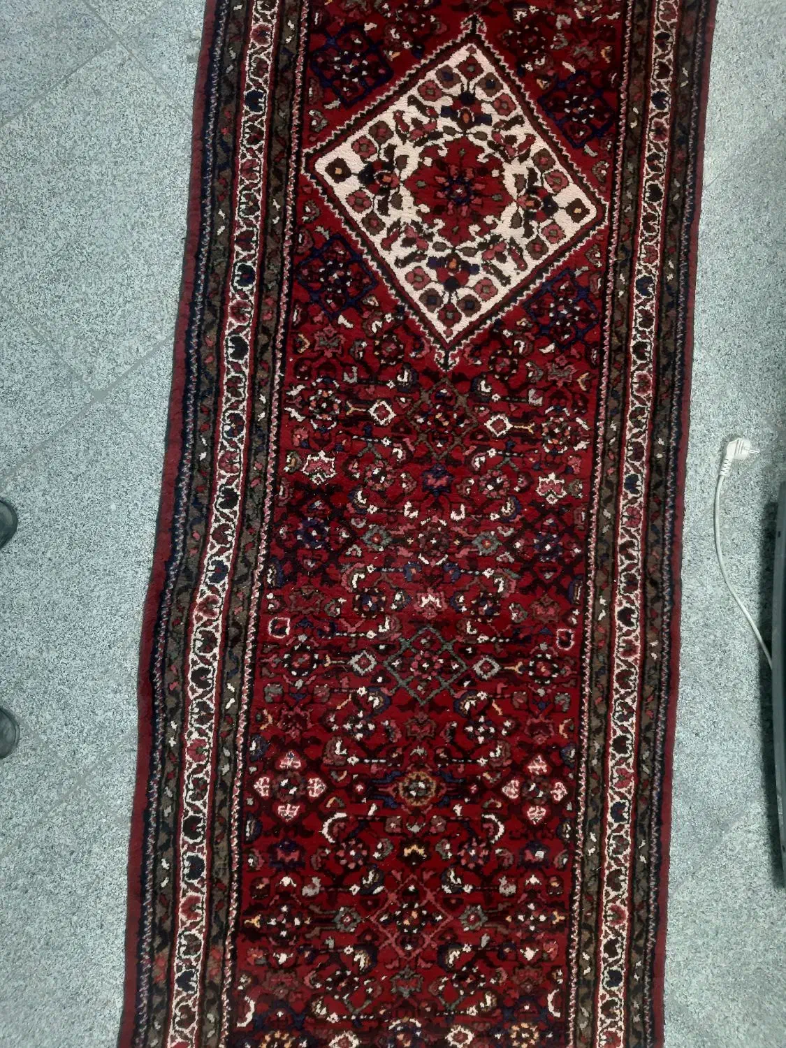 فرش کناره دست بافت همدان در حد نو|فرش|نسیم‌شهر, |دیوار