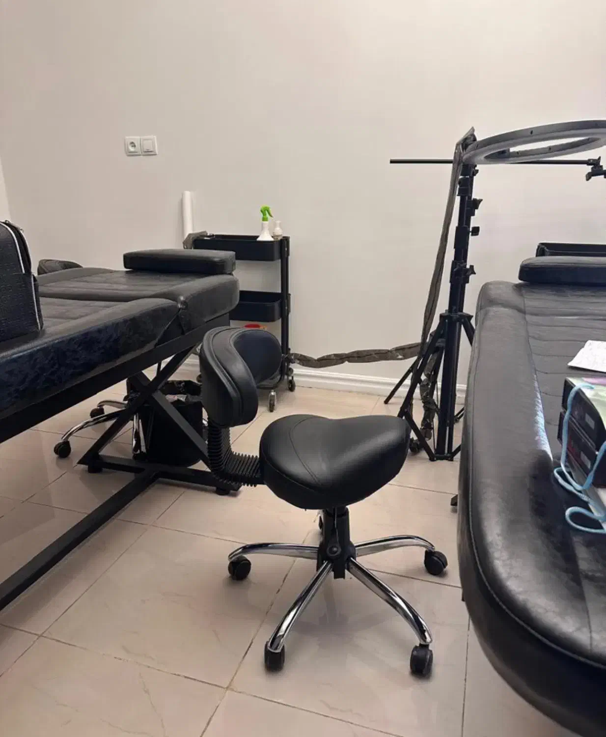 تخت و صندلی و ترولی آریشگاه|آرایشگاه و سالنهای زیبایی|اصفهان, فیض|دیوار