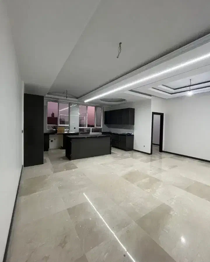 آپارتمان ۱۰۲ متر/کلید نخورده/مناسب سخت پسندان