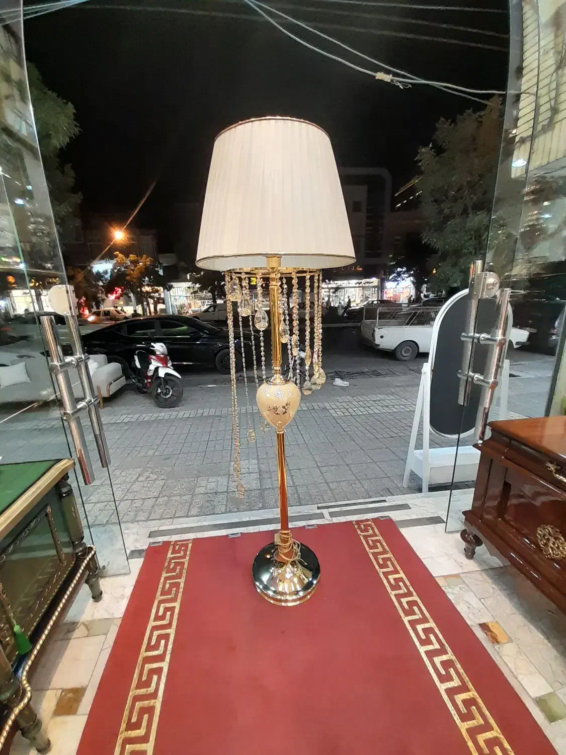 اباژورایستاده کنارسالنی مناسب هدیه|چراغ خواب و آباژور|مشهد, طلاب|دیوار