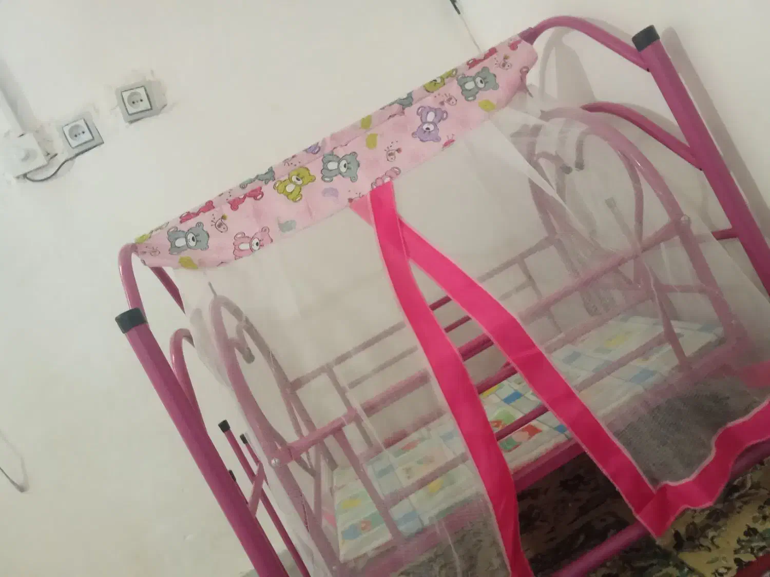 گهواره|تخت و صندلی بچه|زابل, |دیوار