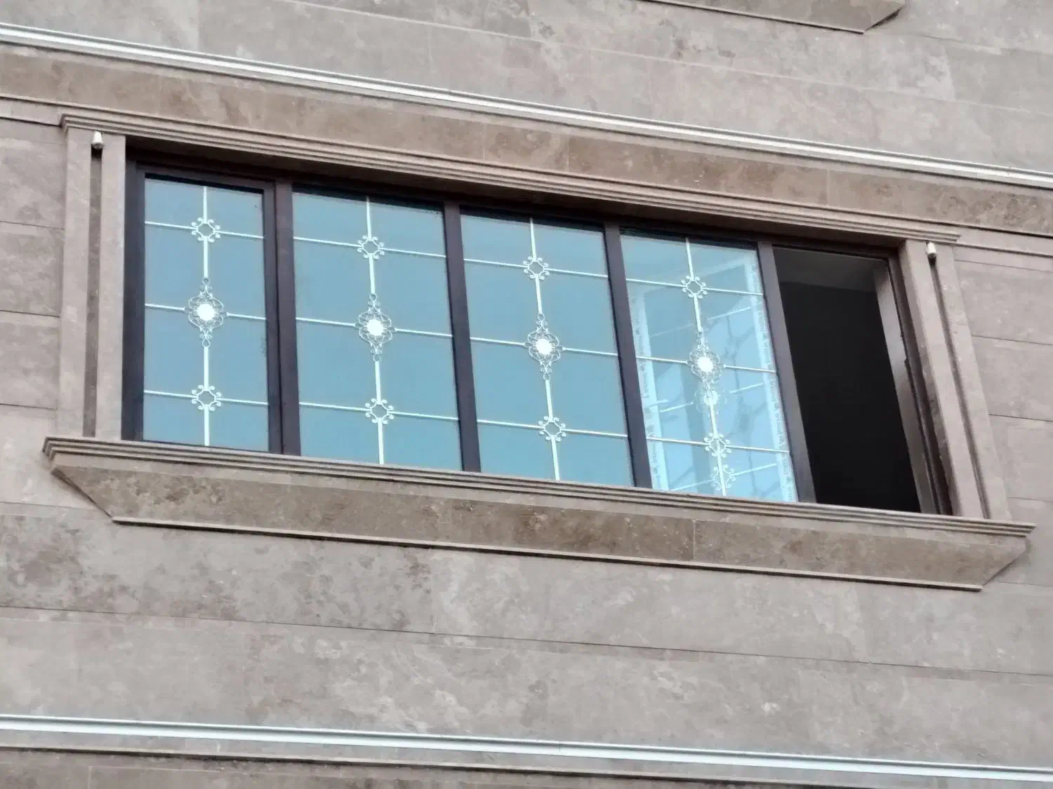 گروه تولید درب و پنجره upvc پنتاک|مصالح و تجهیزات ساختمان|میانه, |دیوار