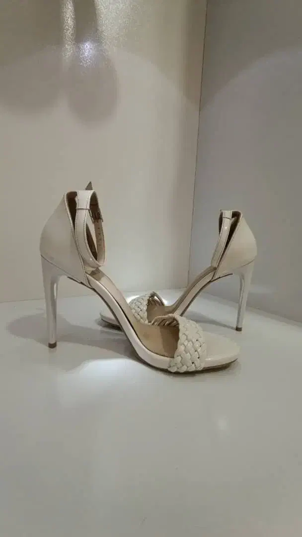 کفش|کیف، کفش، کمربند|ماکو, |دیوار