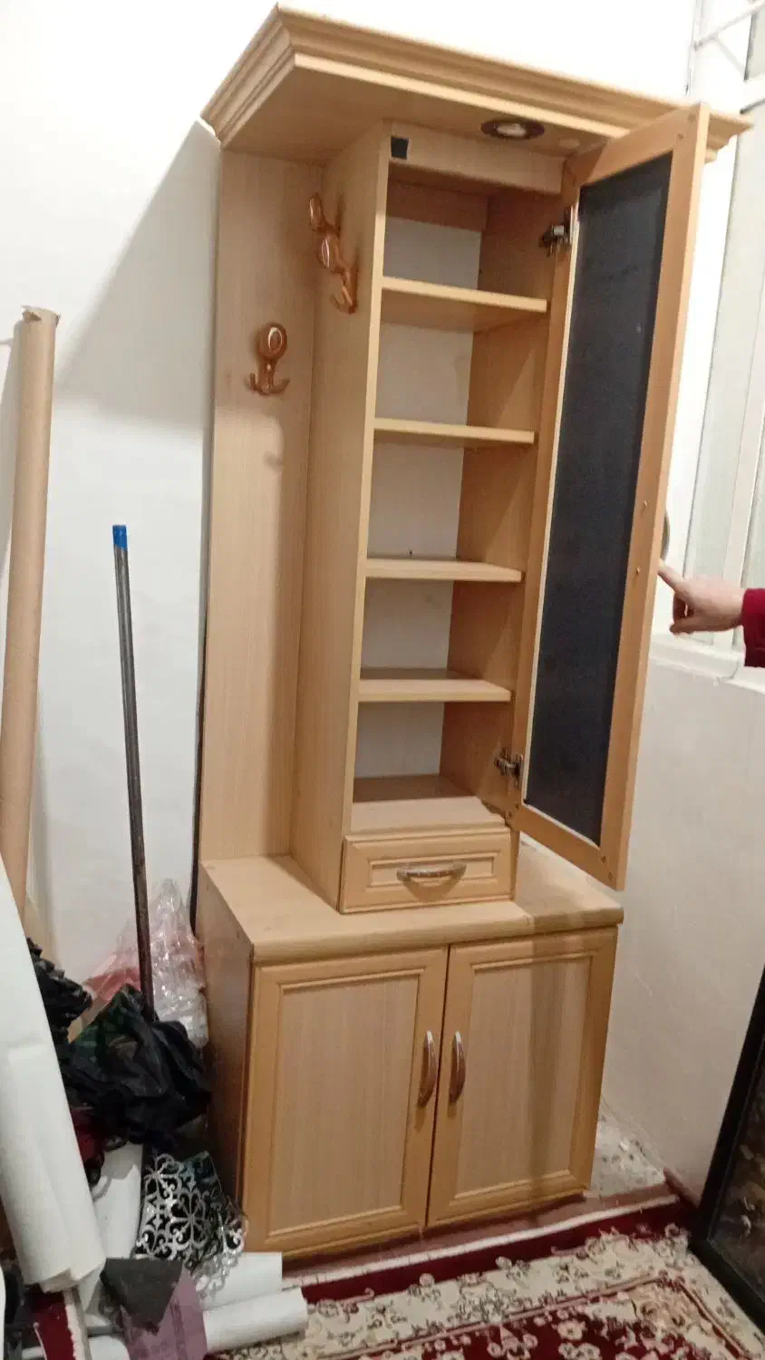 جا کفشی آینه دار و جا لباسی ۶ عدد دارد وجا ۱۲ کفش|جاکفشی، کمد، دراور|فردیس, شهرک شهید حسینی|دیوار