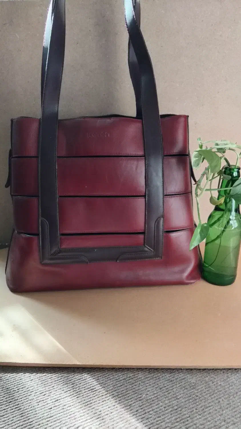 کیف چرم نسبتا بز رگ|کیف، کفش، کمربند|رشت, فلسطین|دیوار