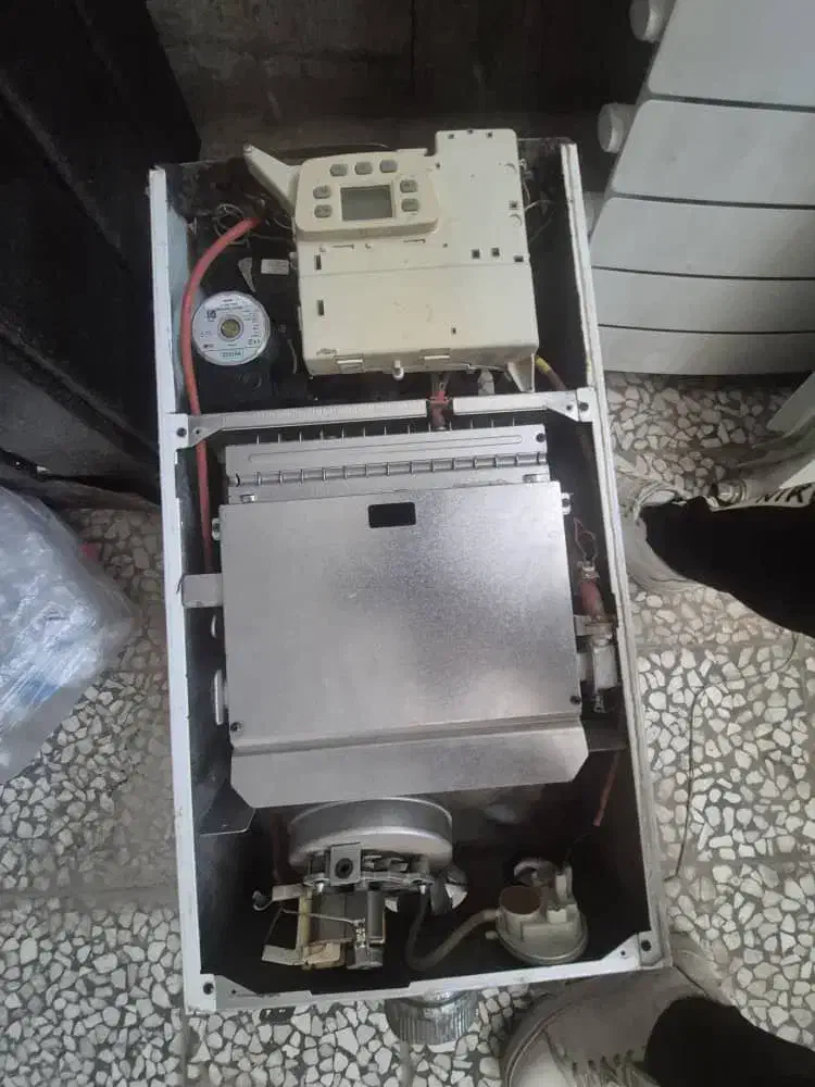 تعدادی شوفاژ و پکیج|آبگرمکن، پکیج، شوفاژ|اصفهان, جاوان|دیوار