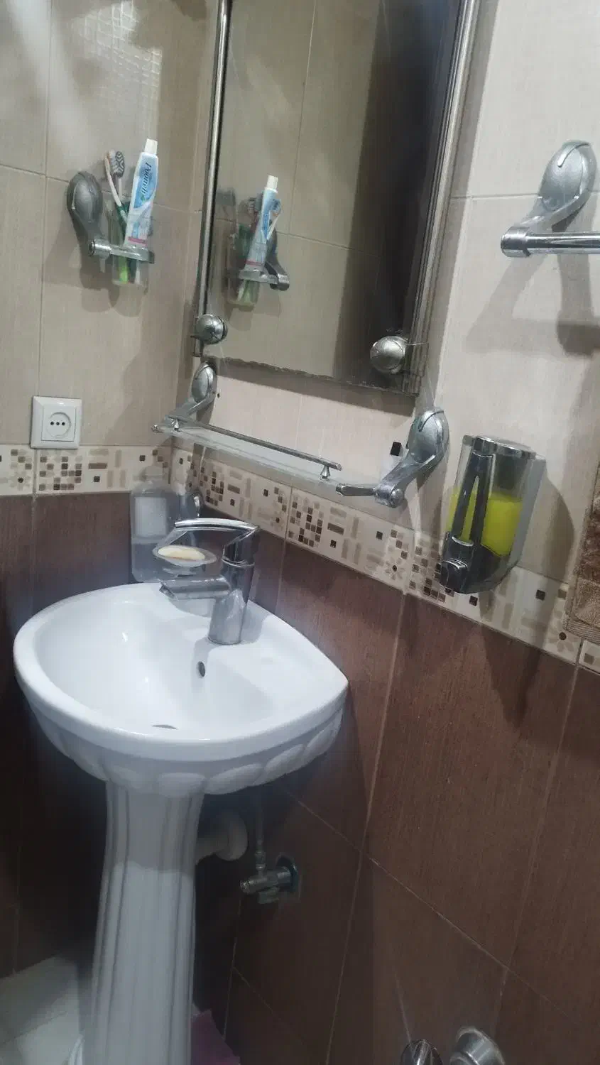 ست آینه دستشویی به همراه دستشویی و شیر آب  کارکرده|لوازم سرویس بهداشتی|تهران, آهنگ|دیوار