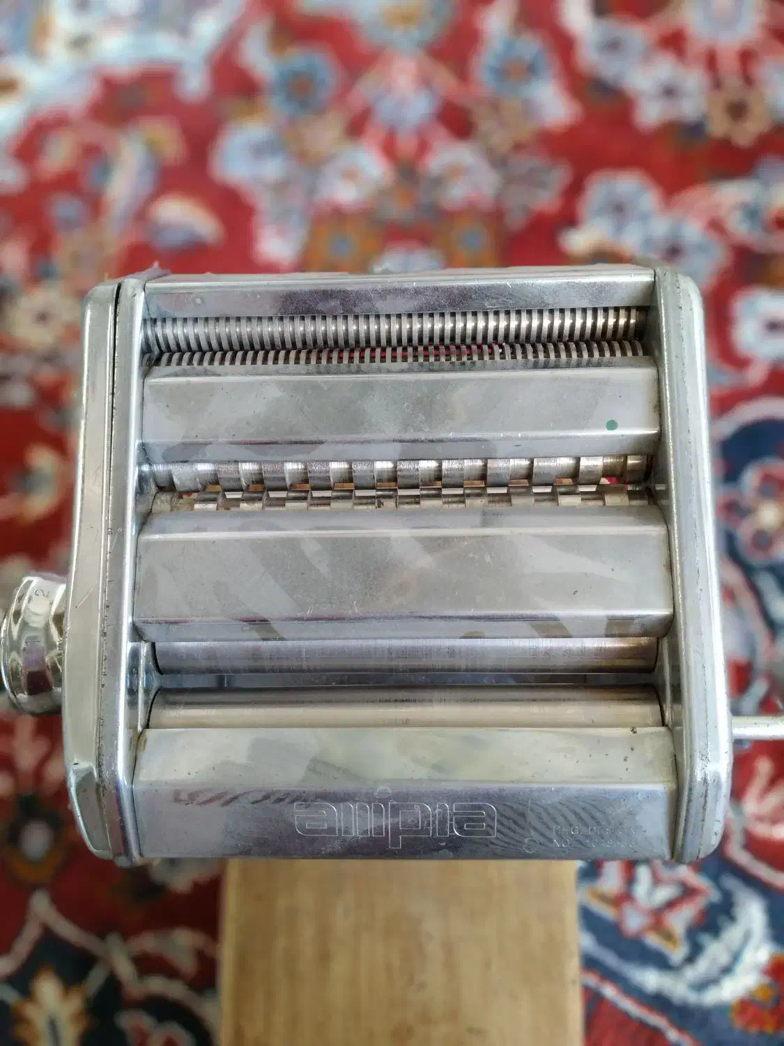 چرخ رشته‌بر‌ قدیمی|ظروف پخت‌وپز|صحنه, |دیوار