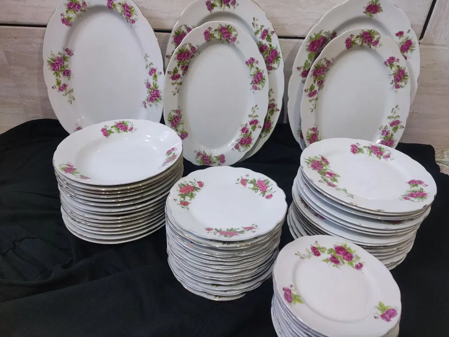 سرویس چینی قدیمی|ظروف سرو و پذیرایی|نجفآباد, ویلاشهر|دیوار