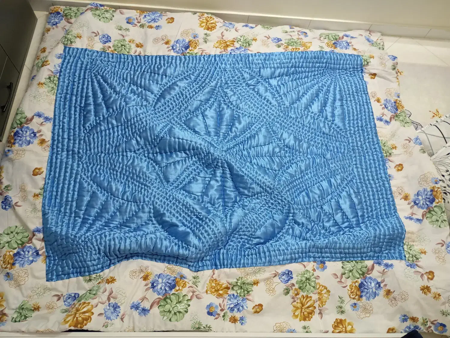 لحاف|رختخواب، بالش، پتو|قیدار, |دیوار