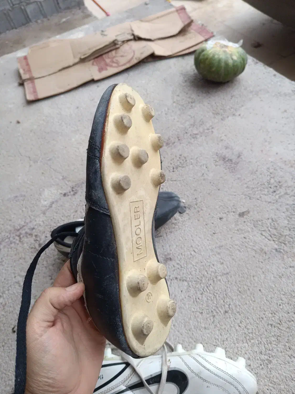 کفش فوتبال چمن|کیف، کفش، کمربند|رشت, چله خانه|دیوار