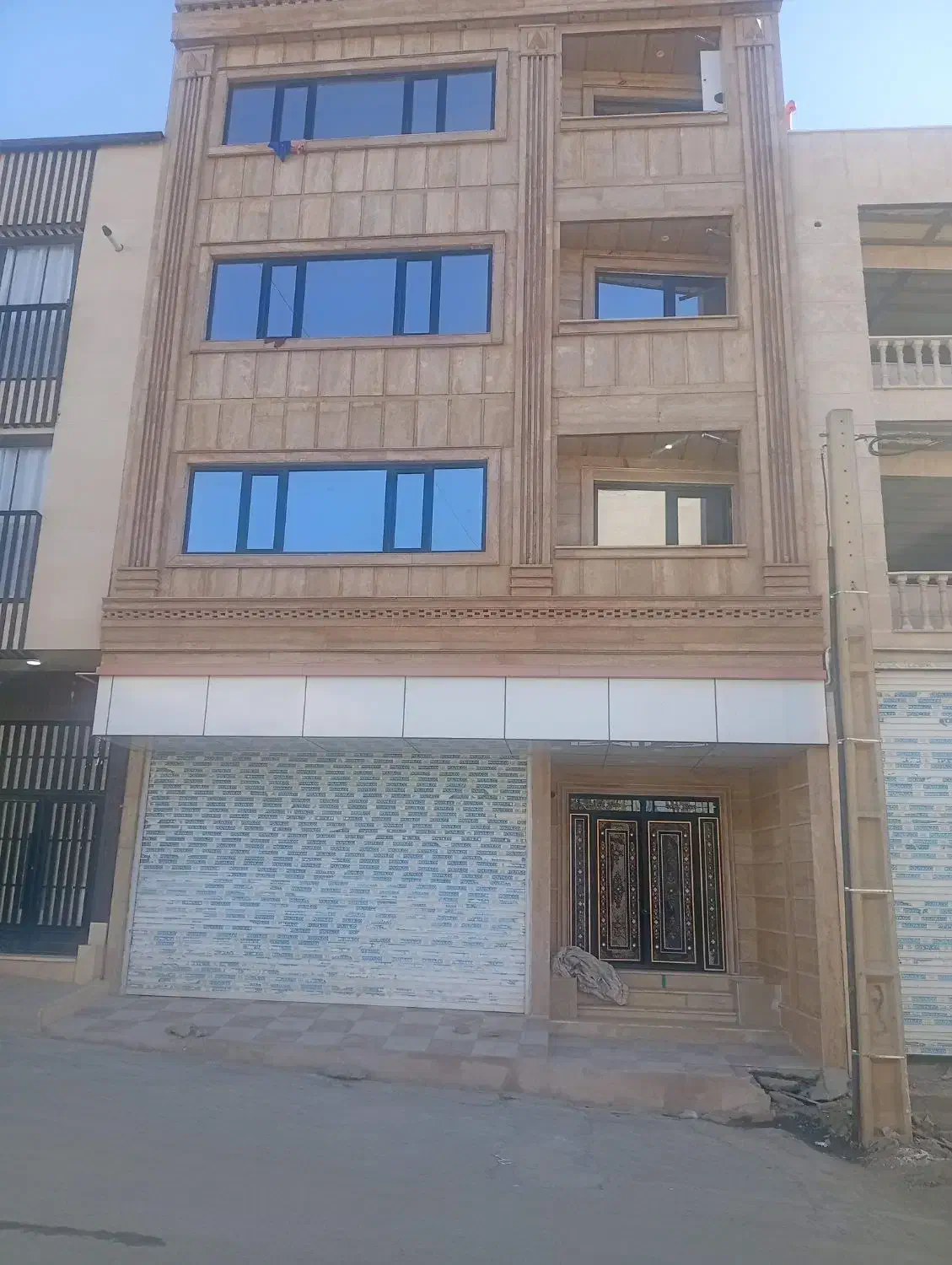 مغازه بر روی خیابان اصلی شهرک اوراز|اجارهٔ مغازه و غرفه|مریوان, |دیوار