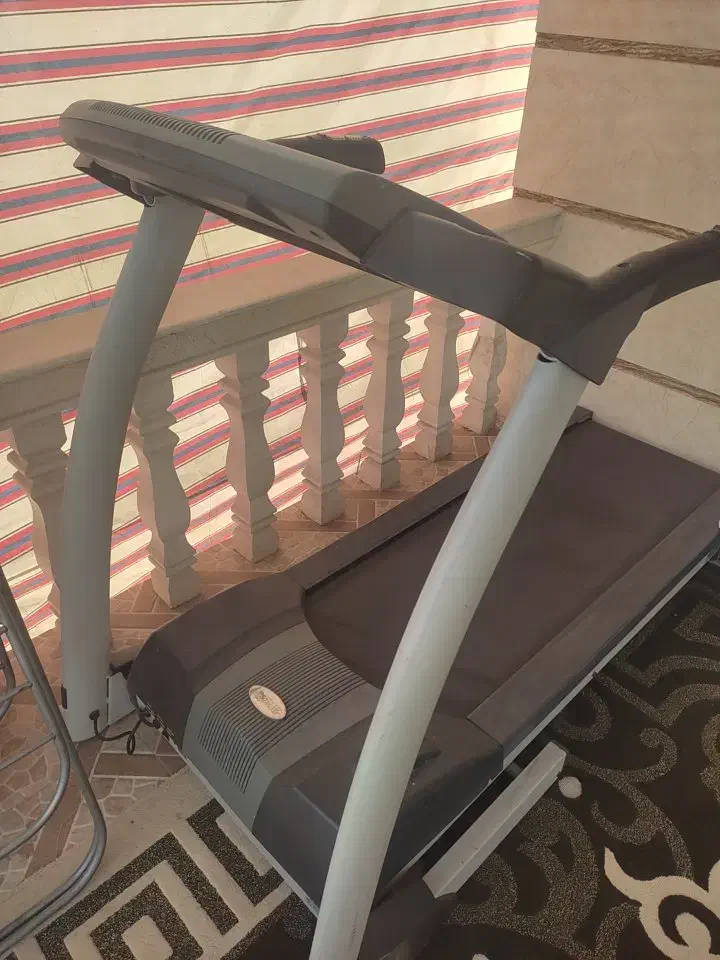 تردمیل سالم وتمیز کم کارکرد|تجهیزات ورزشی|سنگر, |دیوار