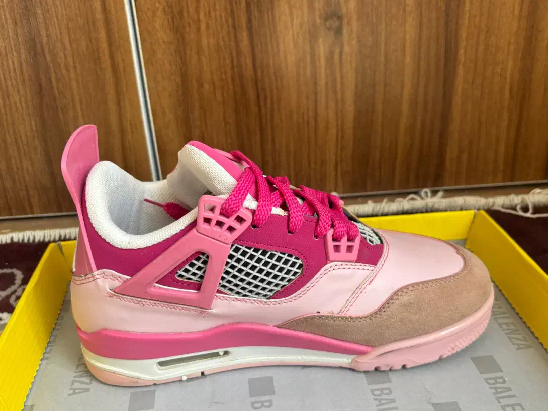 جردن ۴ صورتی|کیف، کفش، کمربند|کازرون, |دیوار