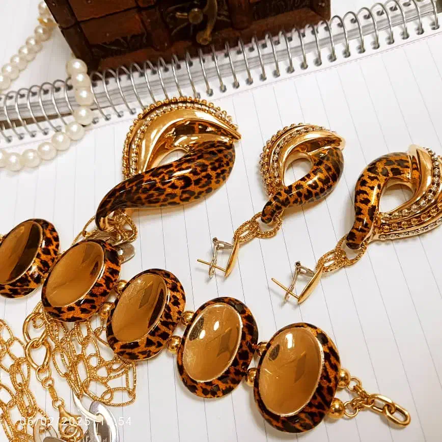 سرویس ایتالیایی فاخر|جواهرات|قم, چهل درخت‎|دیوار