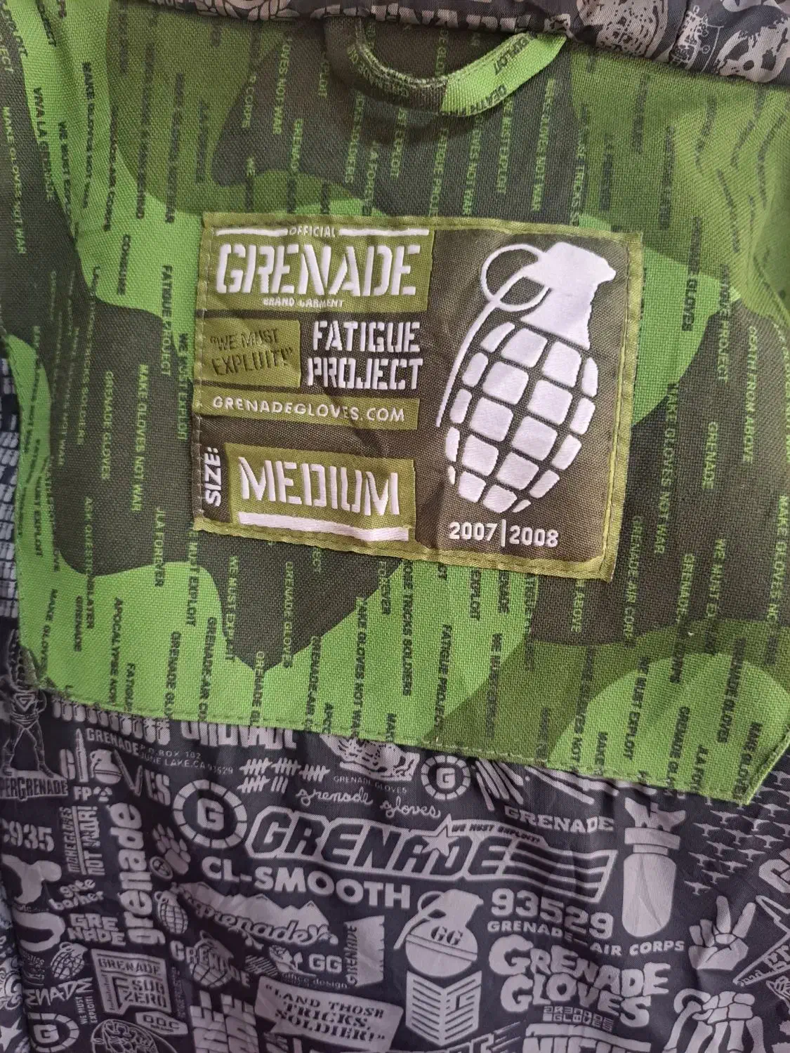 کاپشن  آمریکایی اصل|لباس|شیراز, اصلاح‌نژاد|دیوار