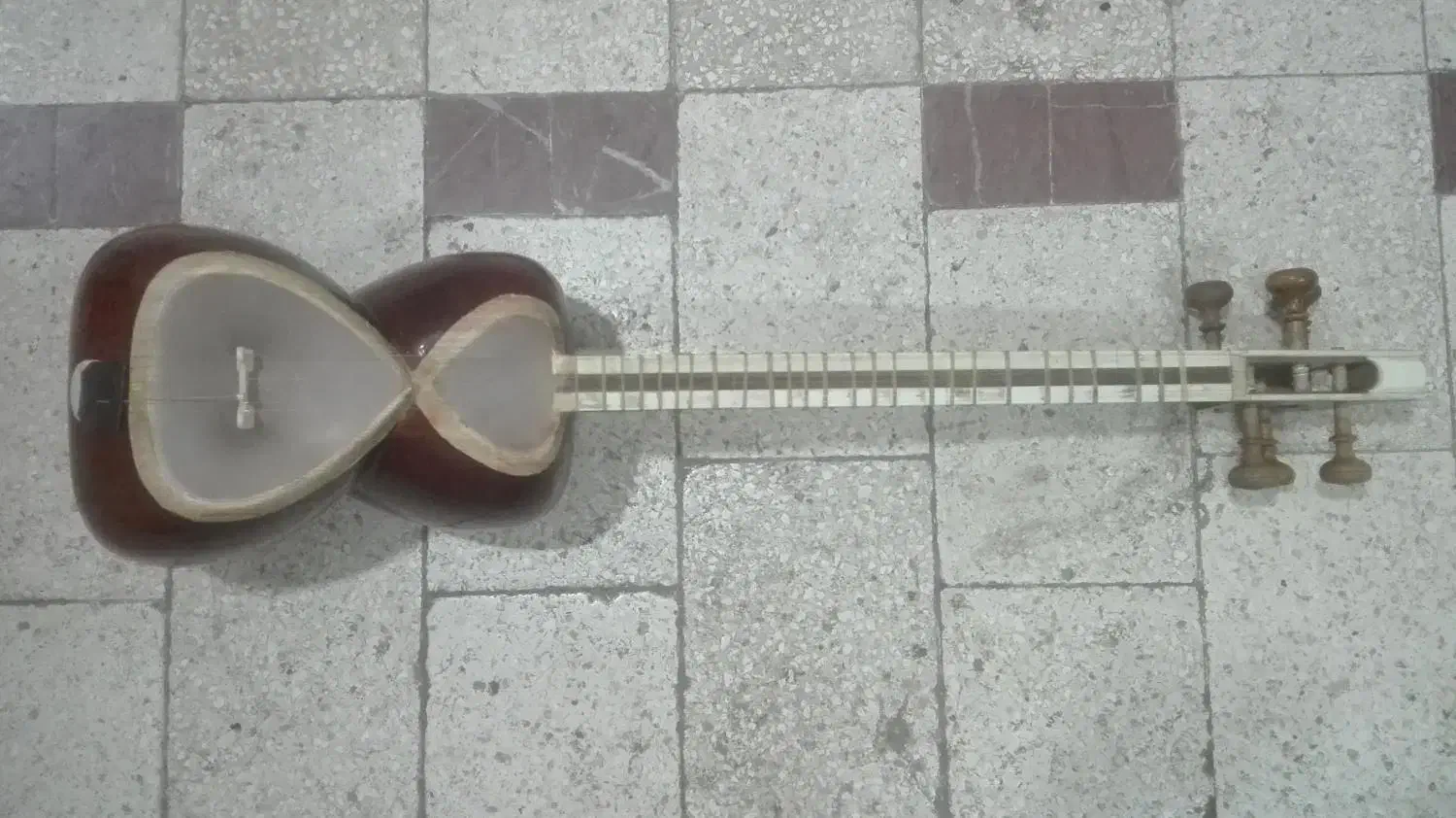 تارسنتی|سازهای سنتی|سبزوار, قصبه اب یمین|دیوار