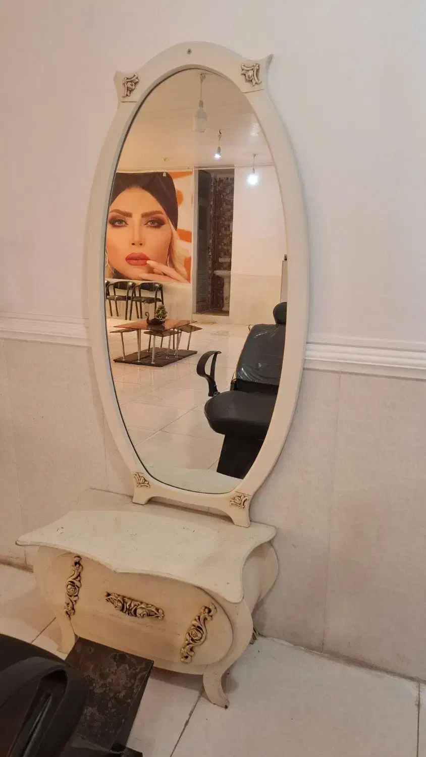 وسایل سالن کامل موجود هست|آرایشگاه و سالنهای زیبایی|باوی, |دیوار