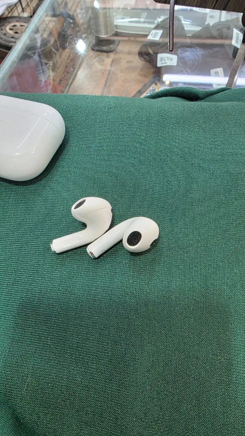 ایرپاد 3 اصلی با مهلت تست. بسیار مناسب|لوازم جانبی موبایل و تبلت|اصفهان, خرم|دیوار