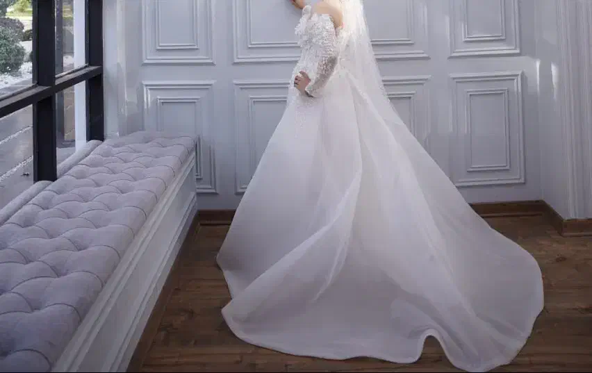 لباس عروس|لباس|ری, علایین|دیوار