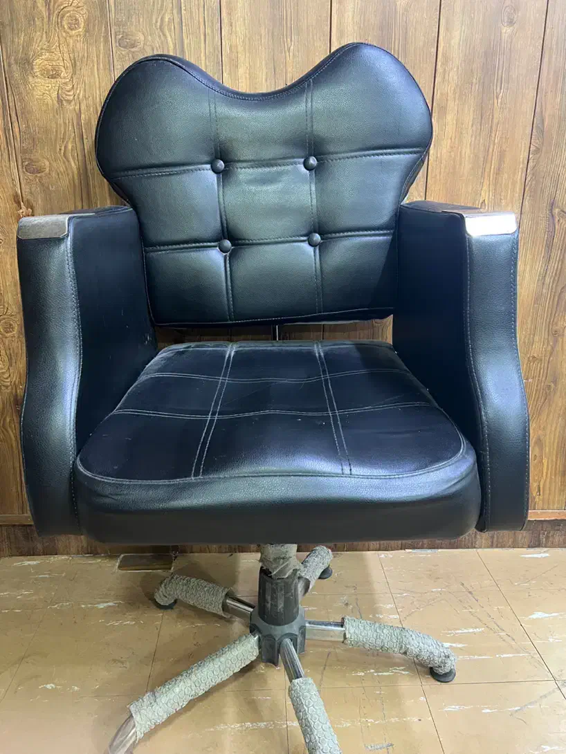 صندلی اصلاح|آرایشگاه و سالن‌های زیبایی|ارومیه, |دیوار