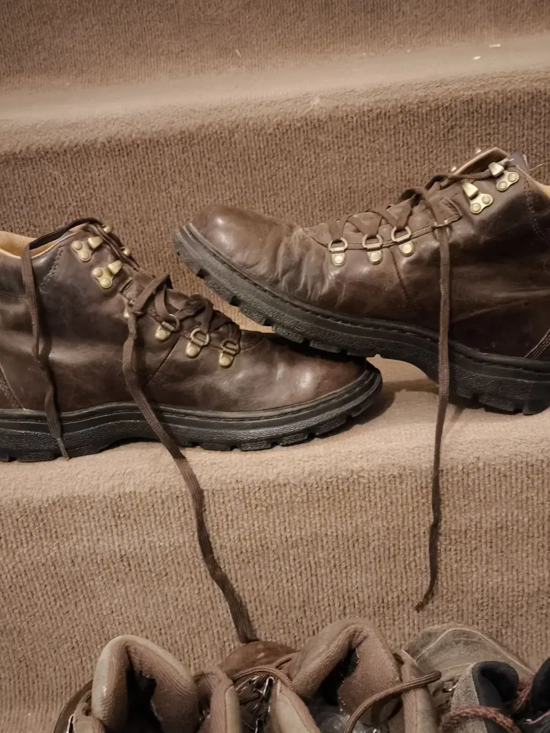 ۴جفت بوت کوهنوردی تیمبرلند۴۱ و مرل ۴۴ونیم اسولو۴۶|کیف، کفش، کمربند|همدان, |دیوار