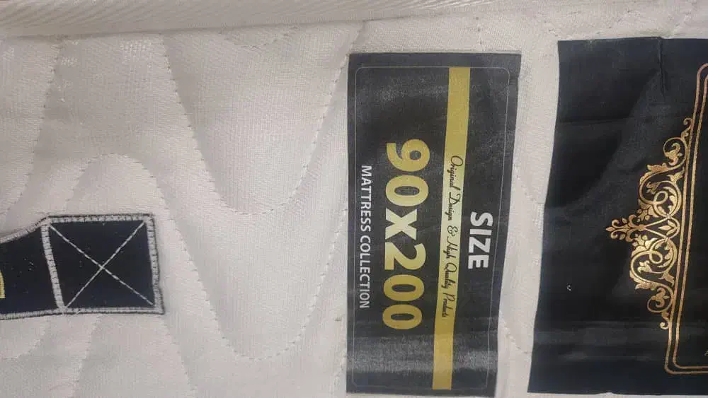 تخت و تشک کاملا سالم|تخت و سرویس خواب|پرند, فاز ۳|دیوار