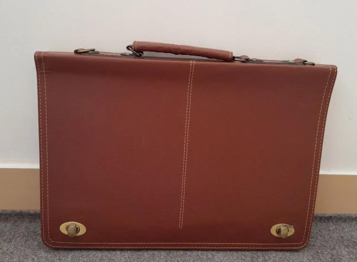 کیف اداری|کیف، کفش، کمربند|فردیس, نیروگاه برق|دیوار