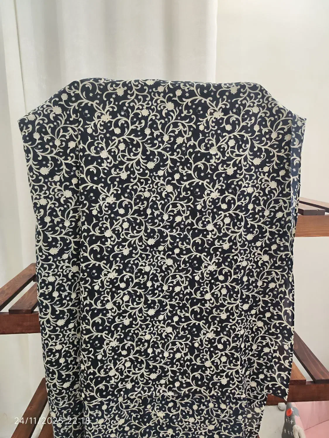 چادر نخی نو|لباس|پردیس, فاز ۹|دیوار