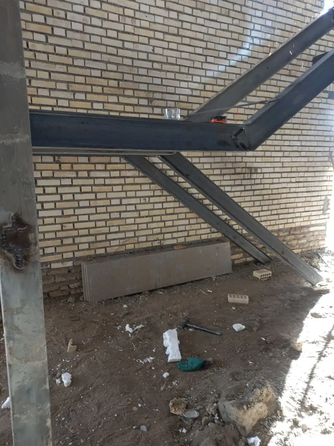 جوشکار انواع درب و سازه های فلزی جوشکاری|خدمات پیشه و مهارت|بهار, |دیوار