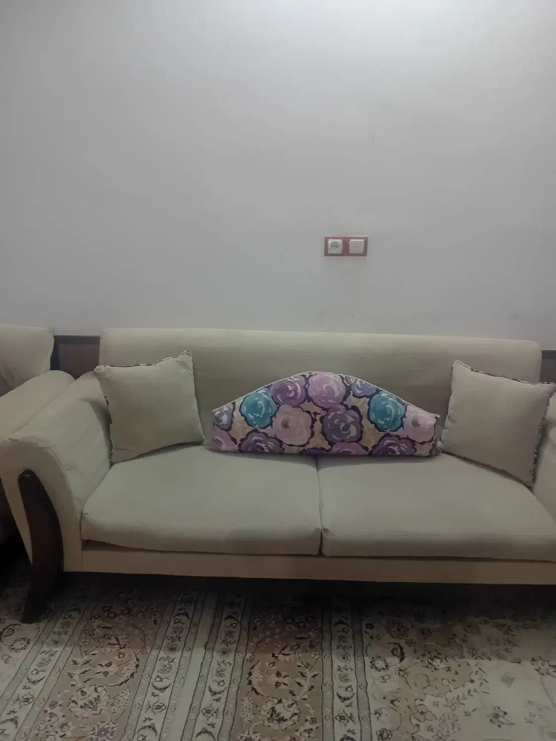 سرویس مبلمان ۷نفره|مبلمان خانگی و میز عسلی|تربت‌حیدریه, کاشانی|دیوار