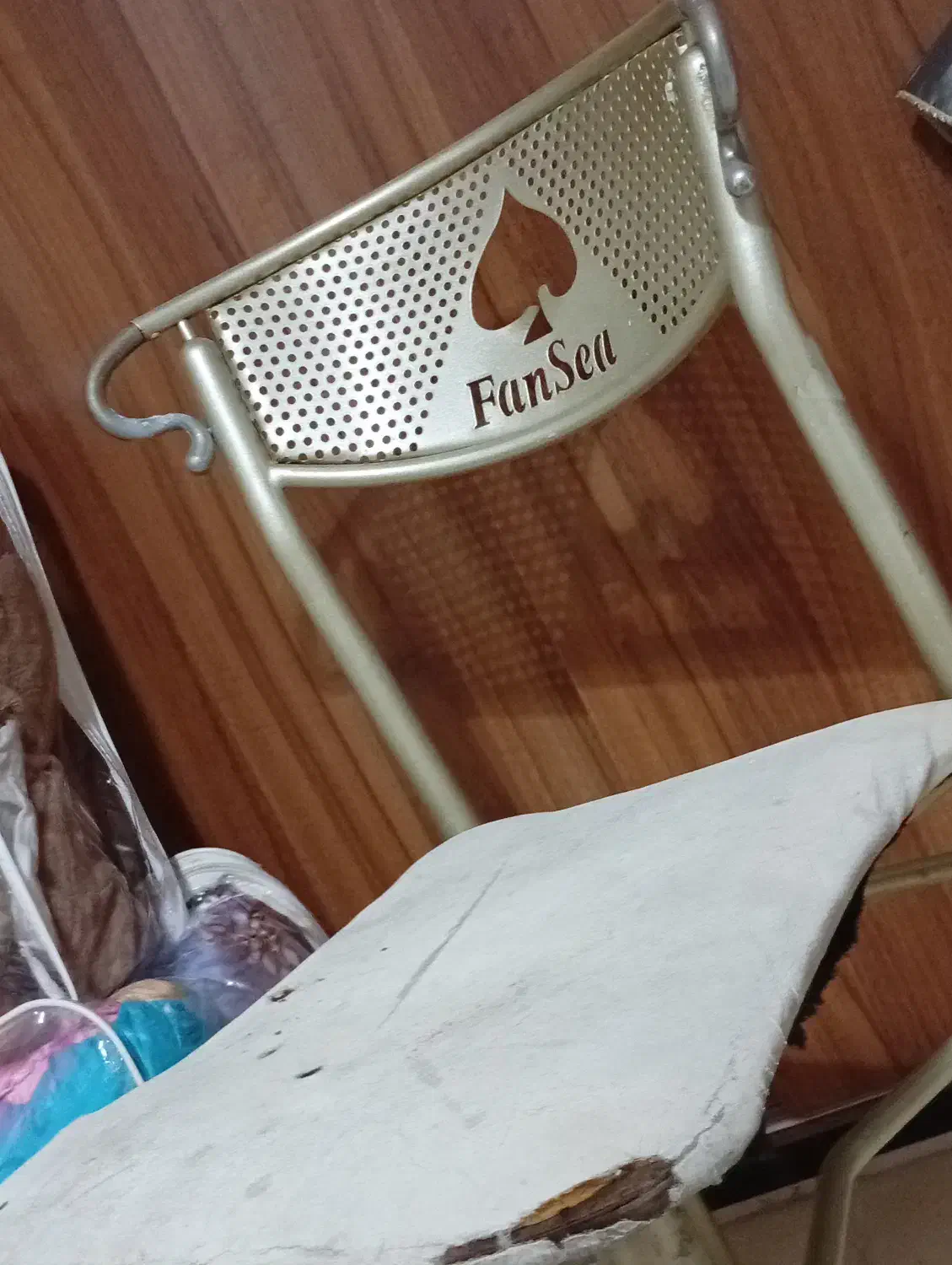 صندلی اهنی|صندلی و نیمکت|هشتگرد, فاز ۷ مهستان|دیوار