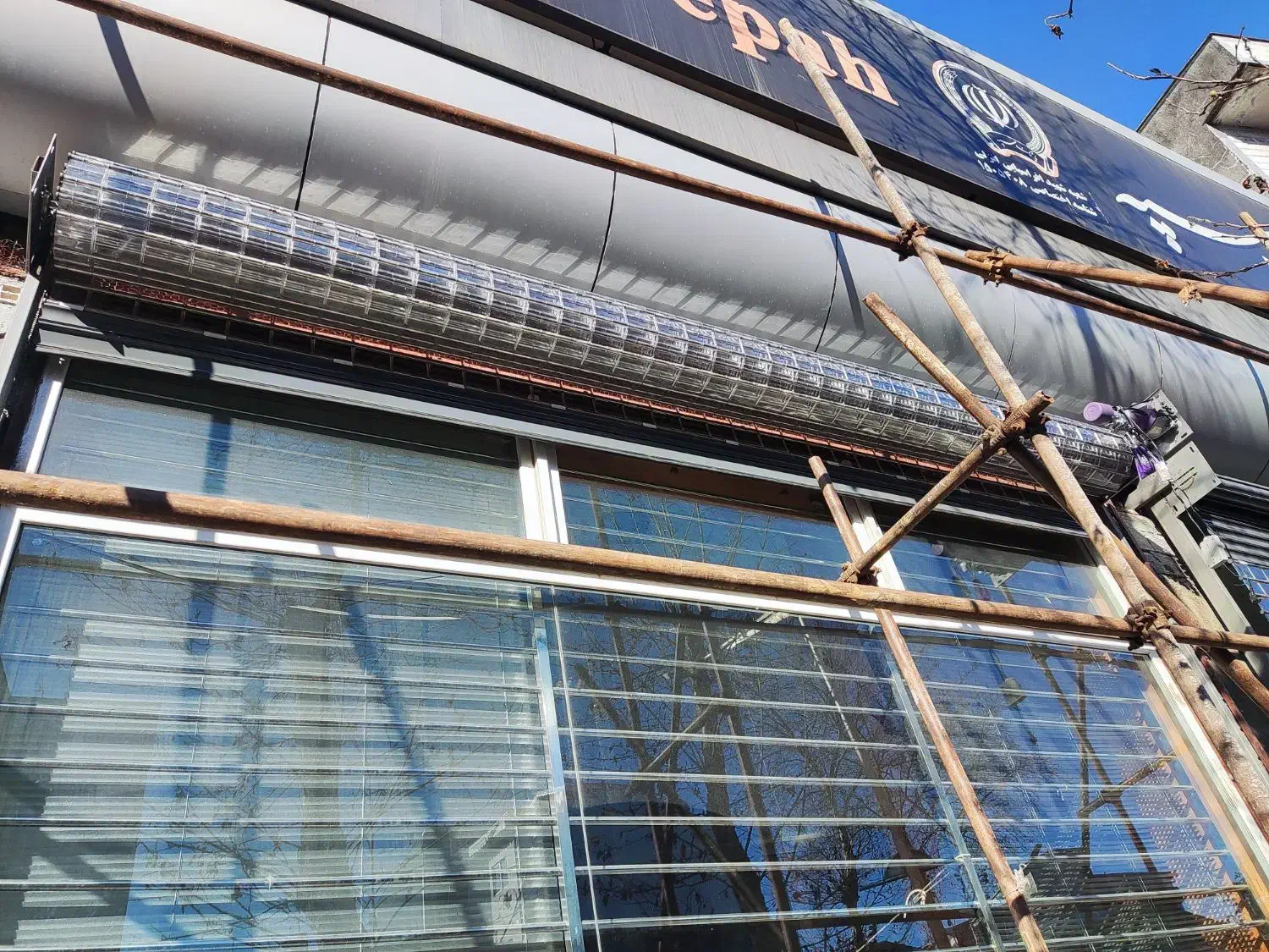 تعمیر و نصب کرکره برقی وجک،دوربین،سایبان،سکوریت|خدمات پیشه و مهارت|بندر انزلی, کلیور|دیوار