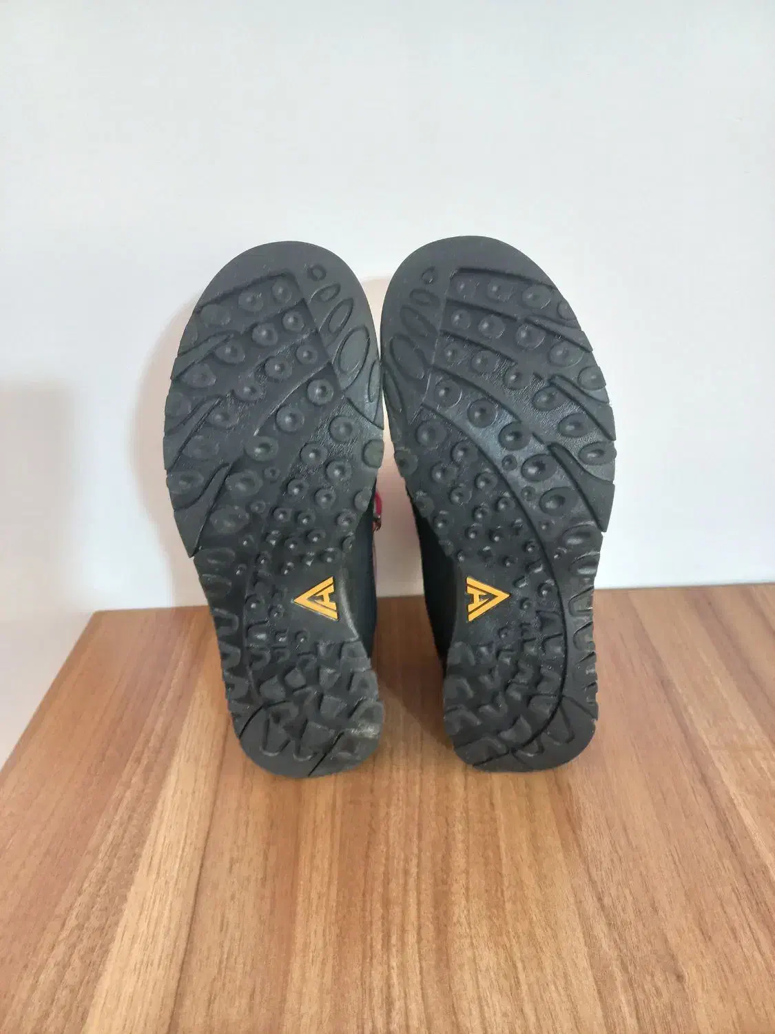 دو عدد کفش کوهنوردی و نیم بت هامتو|کیف، کفش، کمربند|همدان, |دیوار