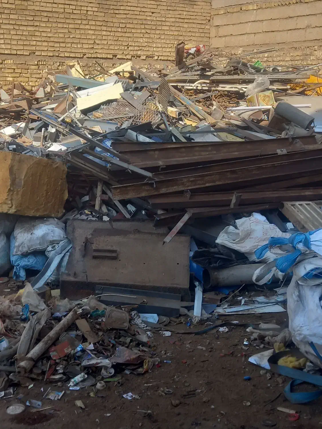 آهن آلات مس روی موتور سوخته کولر ویخچال|عمده‌فروشی|اهواز, کوی باهنر|دیوار