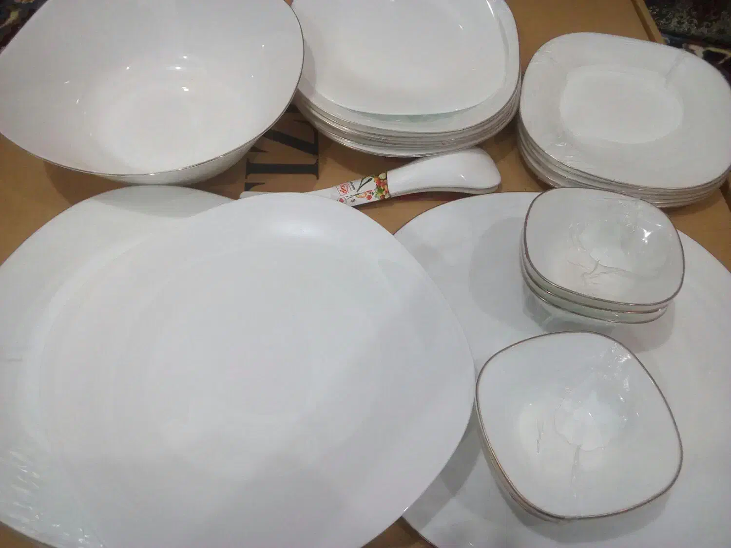 سرویس آرکوپال لب طلایی 26پارچه|ظروف سرو و پذیرایی|ایذه, |دیوار