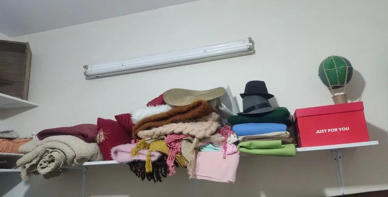 قفسه آتلیه ای|کتابخانه، شلف، قفسه‌های دیواری|تهران, آبشار تهران (دریاچه)|دیوار