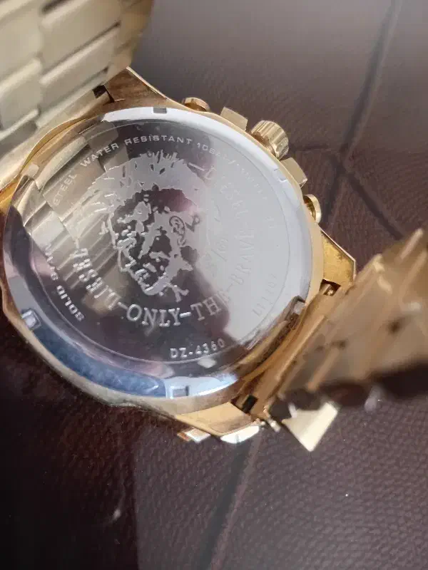 ساعت مچی مردانه دیزل شاخدار  طلایی صفحه سفید|ساعت|شهرکرد, |دیوار