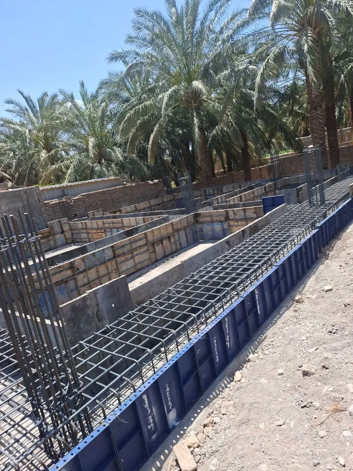 آرماتور بندی و اجرای اسکلت بتن و نیازمند نیرو|خدمات پیشه و مهارت|بم, |دیوار