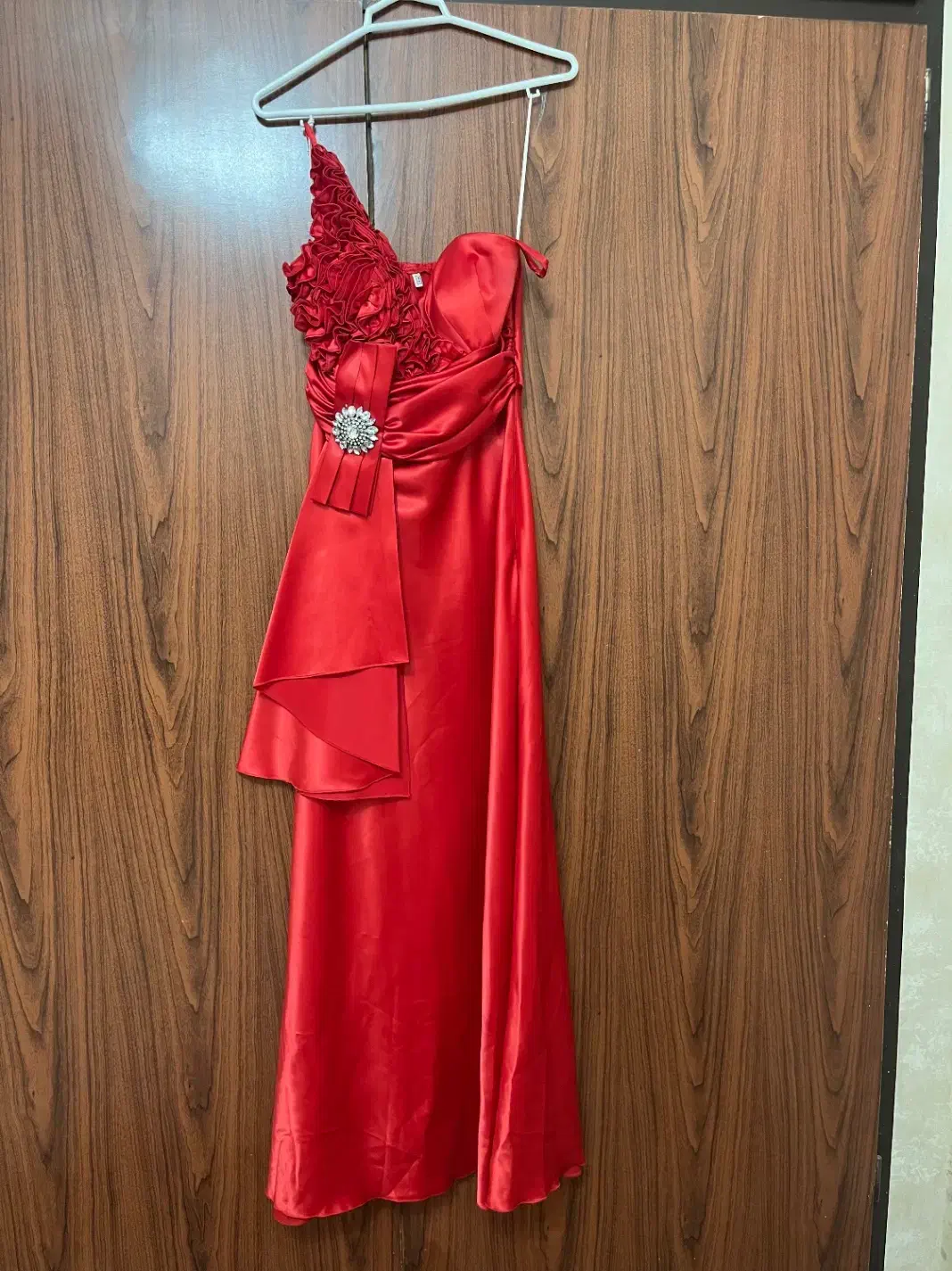 لباس مجلسی و کفش و صندل مجلسی|لباس|صدرا-فارس, فاز ۱|دیوار