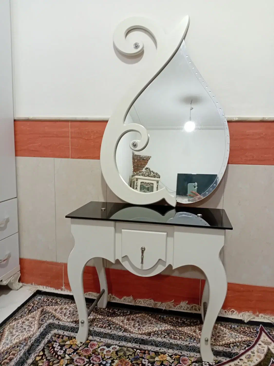 اینه شمعدان نو|آینه|قم, نیروگاه|دیوار