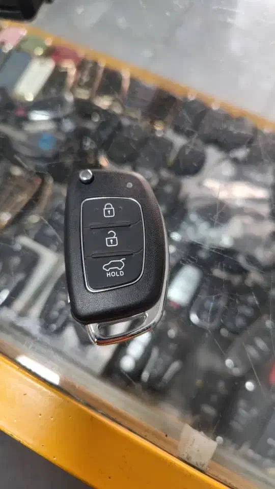 کلید و ریموت انواع خودرو ساخت وکپی در محل|خدمات پیشه و مهارت|اصفهان, وحید|دیوار