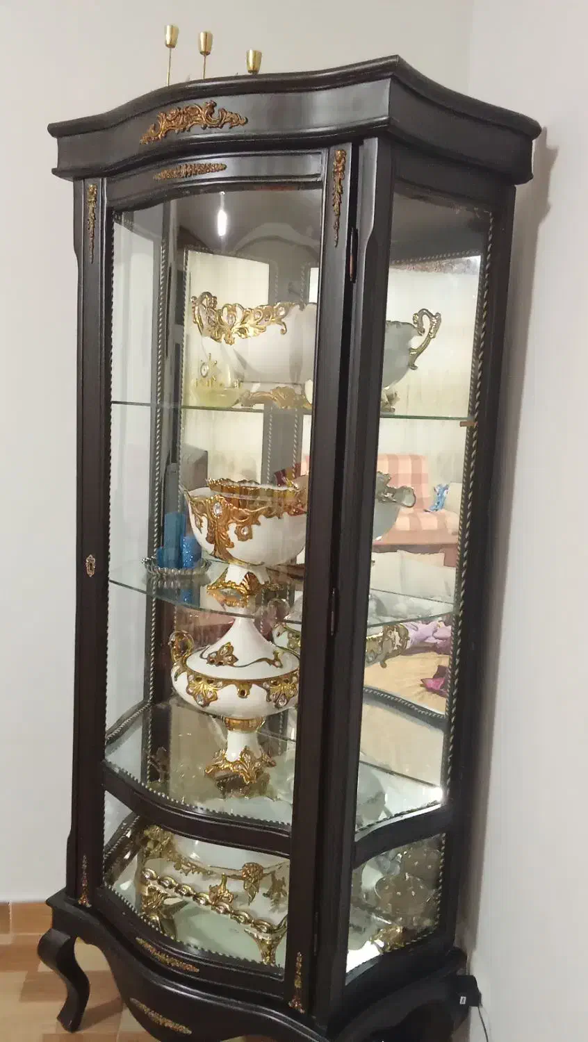 بووفه.چهار طبقه .چووب گردو کاملا سالم|بوفه، ویترین، کنسول|اردبیل, |دیوار