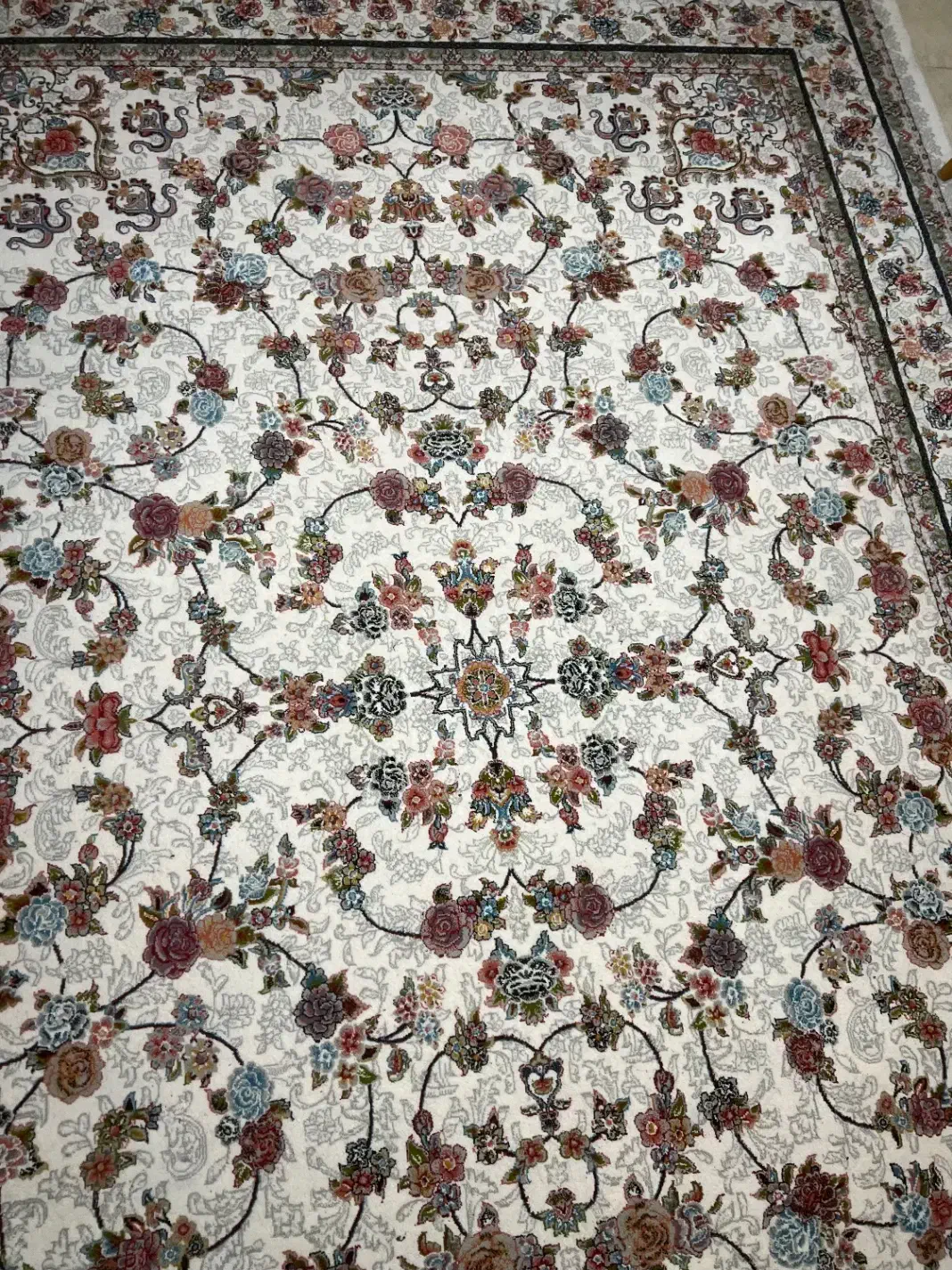 فرش|فرش|تهران, فلسطین (میدان انقلاب)|دیوار