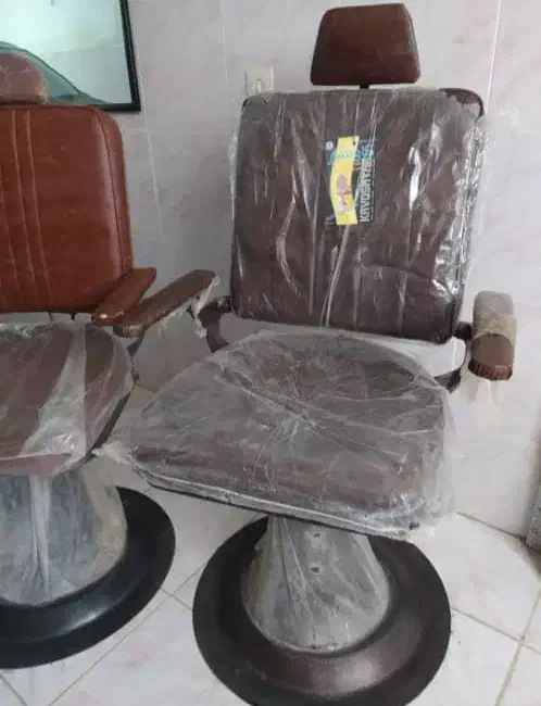 صندلی آرایشگاه برای اصلاح  کاملا سالم|آرایشگاه و سالن‌های زیبایی|سنندج, |دیوار