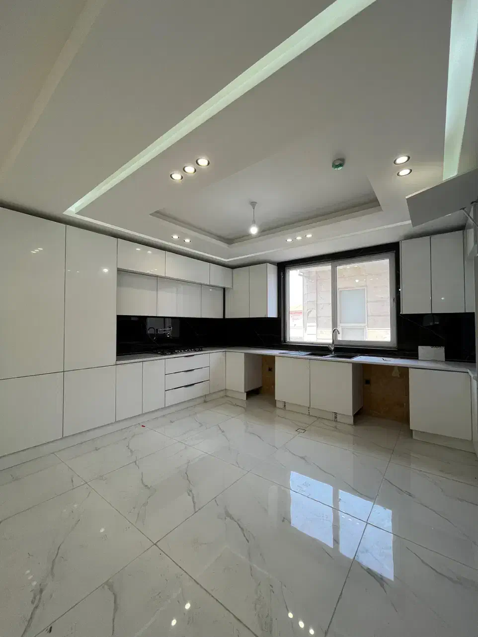 ۱۶۷متر تکواحد دوپارکینگ|فروش آپارتمان|لاهیجان, شیخ زاهد|دیوار