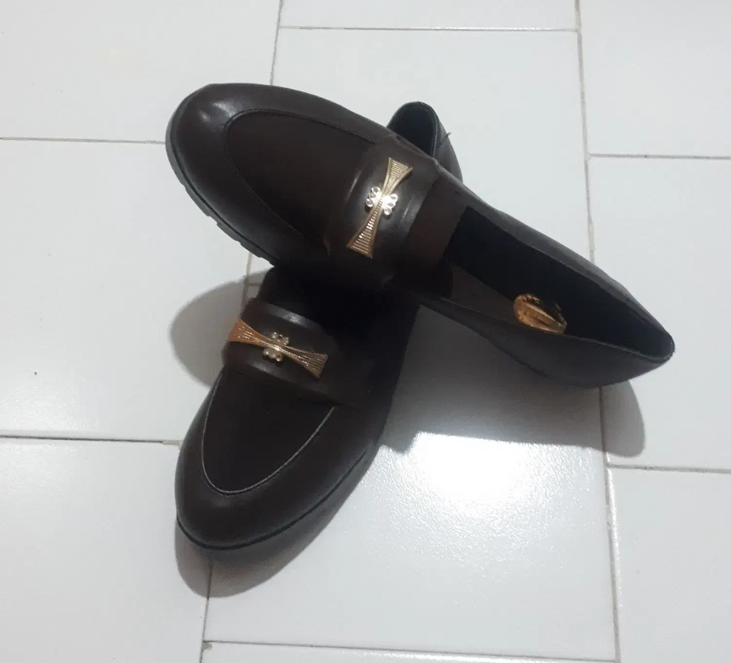 ۶  عدد  کفش  دو  عدد  کیف   نو  هستند|کیف، کفش، کمربند|تبریز, |دیوار